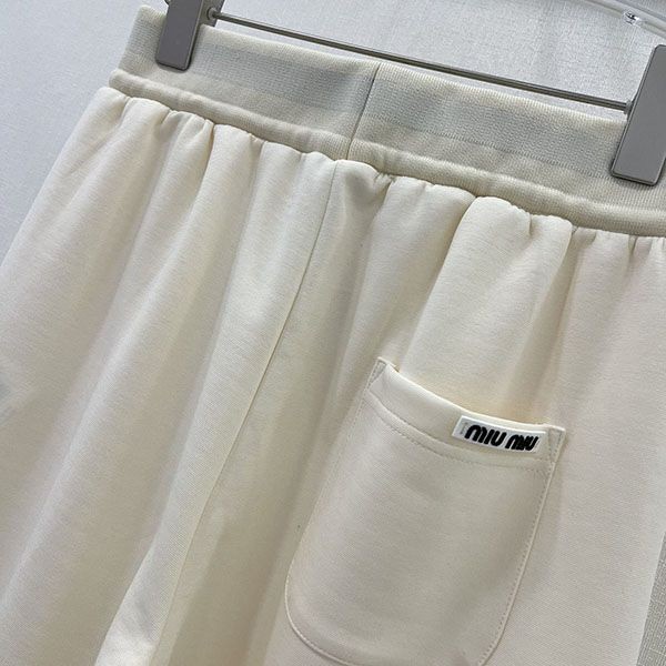 大人気！ミュウミュウ バックロゴ コットンジョギングパンツ myv12995