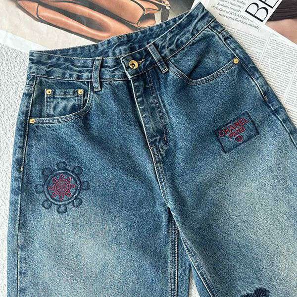 【刺繍が可愛いストレートデニム♪】シャネル デニムパンツ パロディ 刺繍 shc53951