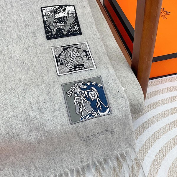 【シンプル上品な防寒アイテム】エルメス Badges Soieマフラー コピー H394801T02