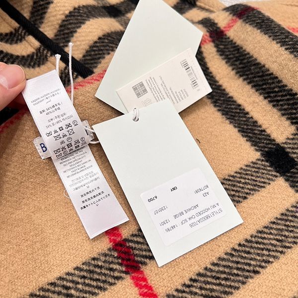 高品質♪♪♪バーバリー ウール カシミヤ フーデッド マフラー 偽物 80767951
