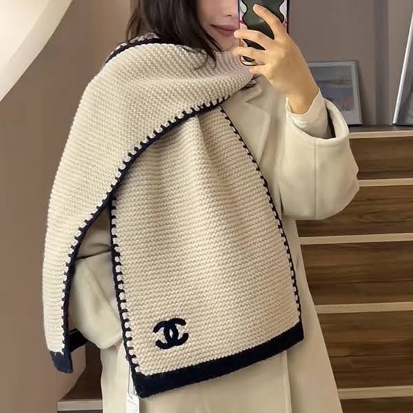 大人気!シャネル CCロゴ モノクロ マフラー パロディ 2色 shg32237