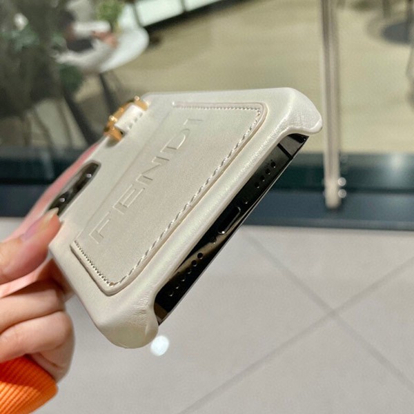 可愛いフェンディ ロゴ カードホルダーポケット付 iPhone13 Proケース コピー feb02332