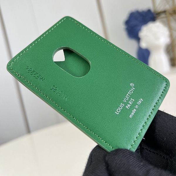 注目★【ルイヴィトン】ポルトカルト・マグネット スマホアクセサリー 偽物 M12855