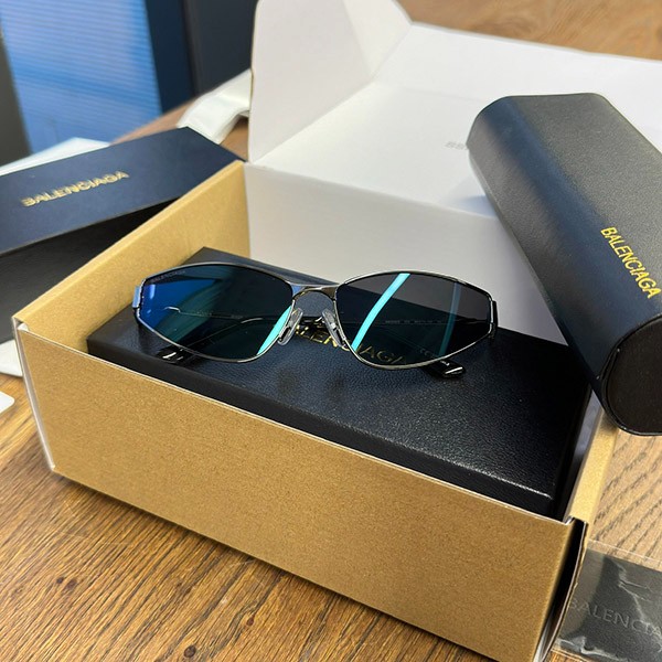 バレンシアガ ロゴ サングラス スーパーコピー ban13126