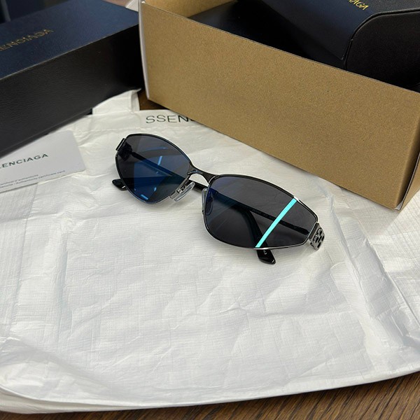 バレンシアガ ロゴ サングラス スーパーコピー ban13126