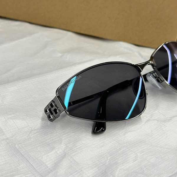 バレンシアガ ロゴ サングラス スーパーコピー ban13126