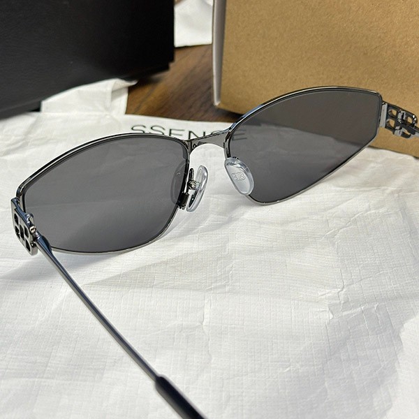 バレンシアガ ロゴ サングラス スーパーコピー ban13126