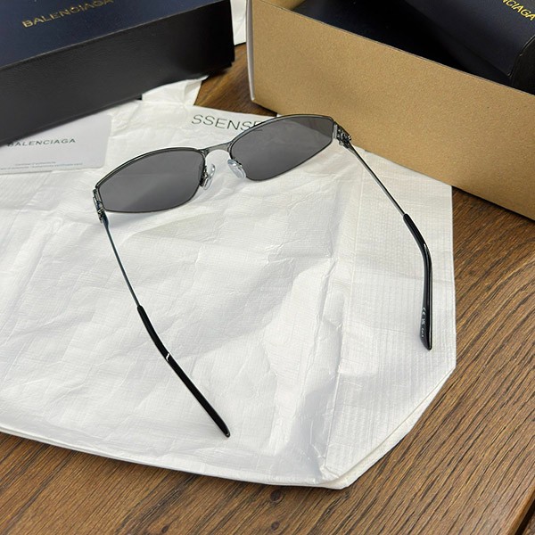 バレンシアガ ロゴ サングラス スーパーコピー ban13126