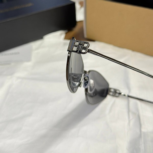 バレンシアガ ロゴ サングラス スーパーコピー ban13126