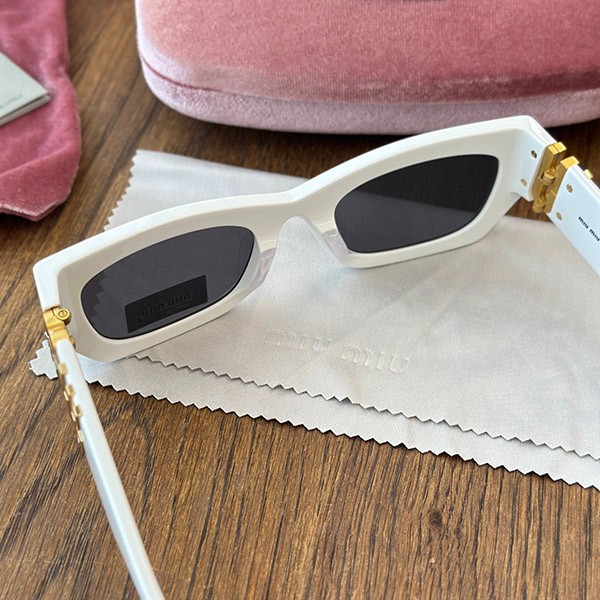入手困難 ミュウミュウ 偽物 Sunglasses サングラス myu92261