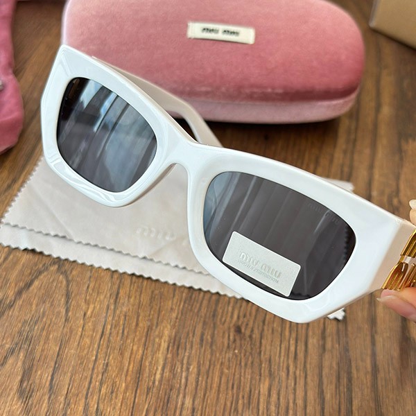 入手困難 ミュウミュウ 偽物 Sunglasses サングラス myu92261