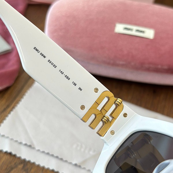 入手困難 ミュウミュウ 偽物 Sunglasses サングラス myu92261