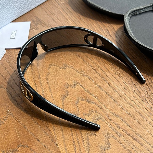 入手困難ディオール Midnight サングラス 贋物 VERYM1UXR10A0
