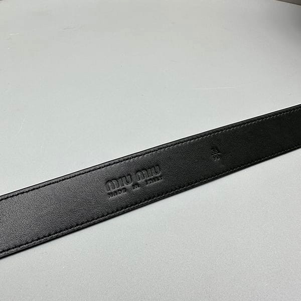 秋冬大セールミュウミュウ レザー ベルト スクエアバックル コピー mya75995