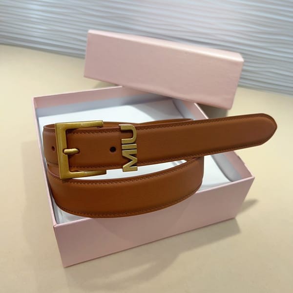 最新でオシャレミュウミュウ コピー ロゴ メタル バックル レザー ベルト 3色 myi17067