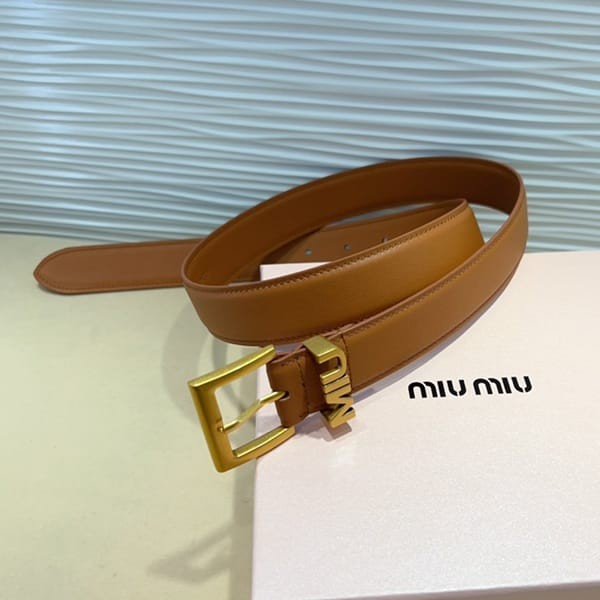 最新でオシャレミュウミュウ コピー ロゴ メタル バックル レザー ベルト 3色 myi17067