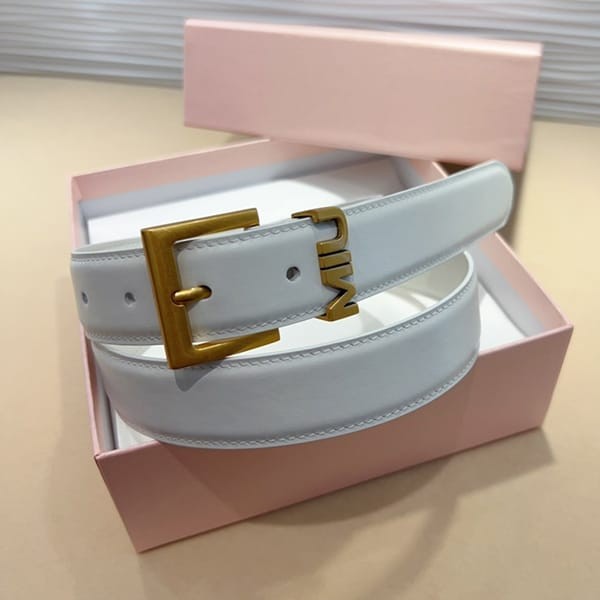最新でオシャレミュウミュウ コピー ロゴ メタル バックル レザー ベルト 3色 myi17067