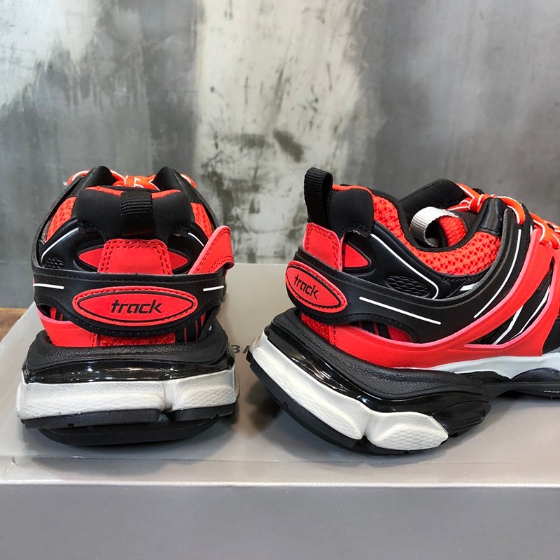 日本未入荷 バレンシアガ スニーカー 偽物 メンズTrack.2トレーナースニーカー baz11373
