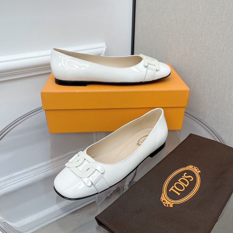 21-22AW【トッズ コピー】チェーンモチーフ フラットシューズ tof14070