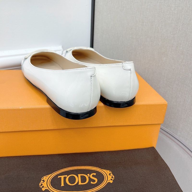 21-22AW【トッズ コピー】チェーンモチーフ フラットシューズ tof14070