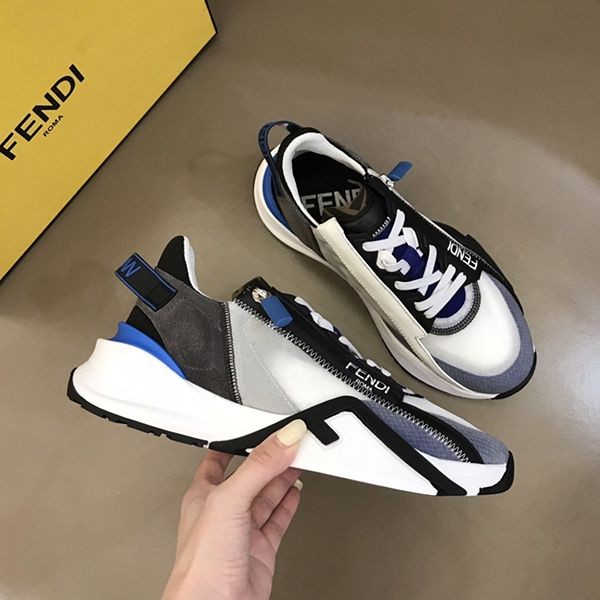 フェンディ フロー スエード ロートップ スニーカー スーパーコピー
