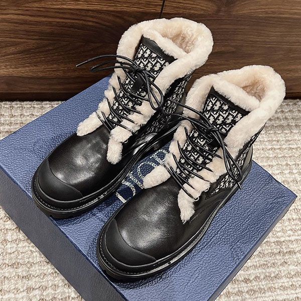 定番 ディオール empreinte ヒール ショート 偽物 ブーツ deq93643