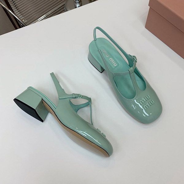 【大特価】ミュウミュウ パテントレザー スリングバック パンプス mye52384