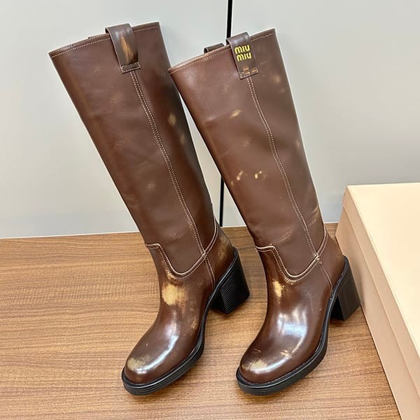 稀少ミュウミュウ スーパーコピー Fume ロゴ レザー ロングブーツ myt68041
