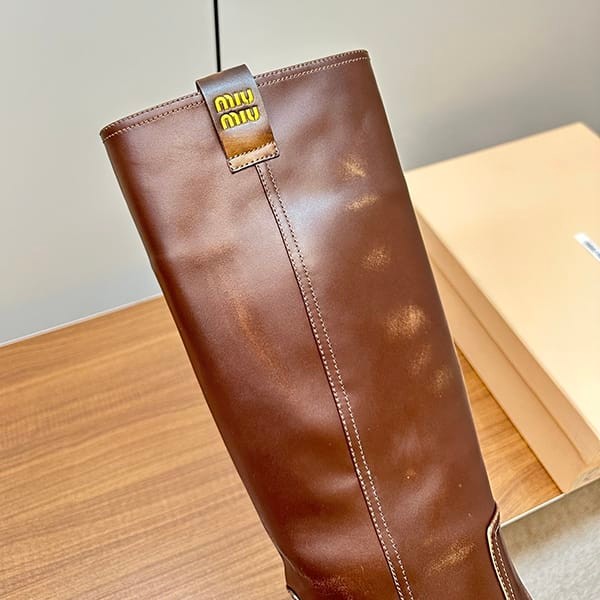 稀少ミュウミュウ スーパーコピー Fume ロゴ レザー ロングブーツ myt68041