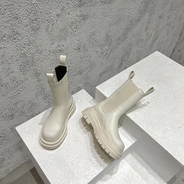 秋冬大セール ボッテガヴェネタ タイヤ ブーツ クリーム 偽物 boz06933