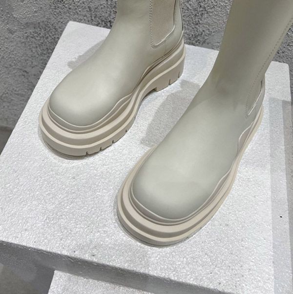 秋冬大セール ボッテガヴェネタ タイヤ ブーツ クリーム 偽物 boz06933