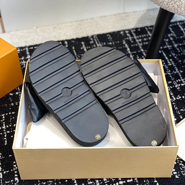 n級 おすすめルイヴィトン プールピロー ライン ミュール 偽物 vug05426
