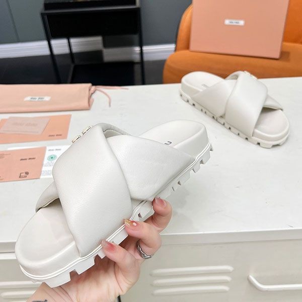 大人気!ミュウミュウ レザー スライドサンダル コピー myc66503