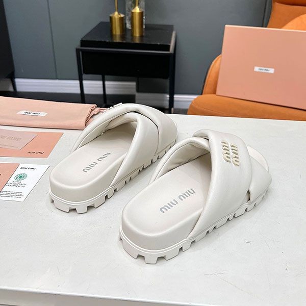 大人気!ミュウミュウ レザー スライドサンダル コピー myc66503