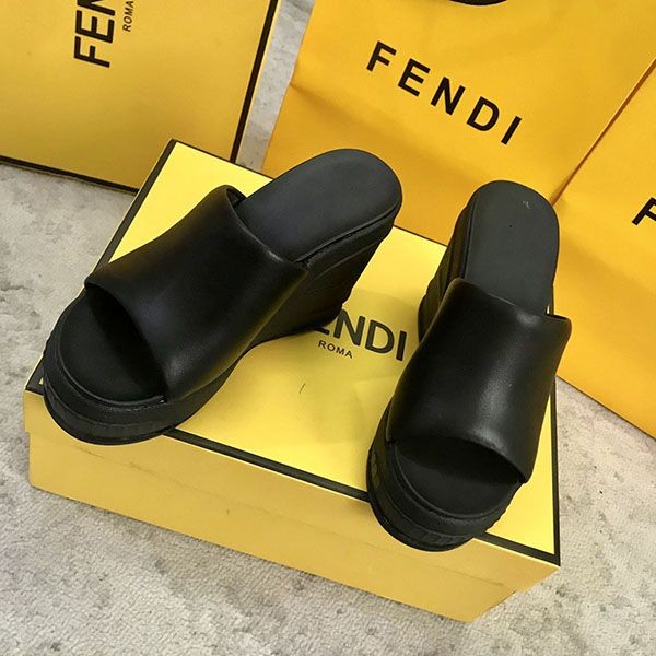ギフトに最適 フェンディ ウェッジソール 厚底サンダル コピー シンプル fer26373