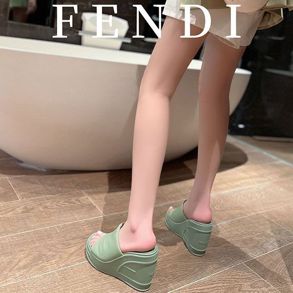 ギフトに最適 フェンディ ウェッジソール 厚底サンダル コピー シンプル fer26373