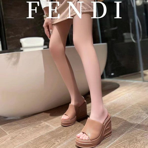 ギフトに最適 フェンディ ウェッジソール 厚底サンダル コピー シンプル fer26373