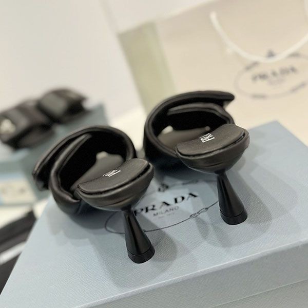 プラダ サフィアーノ レザー 偽物 スライド サンダル パチモン pup84446