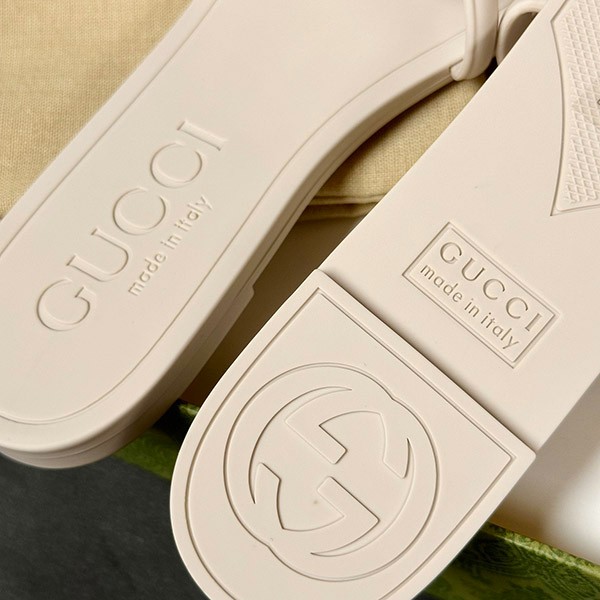 残りわずか☆グッチ ロゴ ラバー スライドサンダル 偽物 5色 gum04899