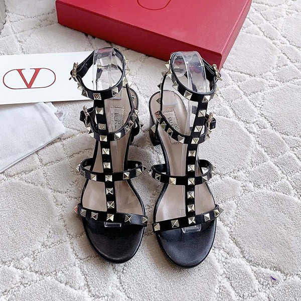 《大人気》ヴァレンティノ コピー ROCKSTUD ロックスタッズ ストラップサンダル Vuv27298