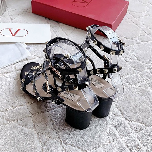 《大人気》ヴァレンティノ コピー ROCKSTUD ロックスタッズ ストラップサンダル Vuv27298