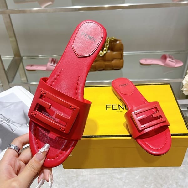 【大特価】フェンディ FF BAGUETTE ロゴ レザー スライド サンダル パチモン fev82797