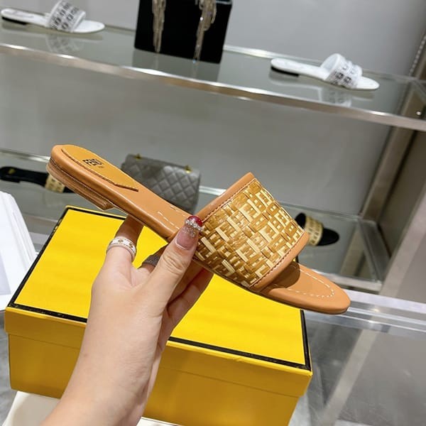 確保済みフェンディ 偽物 ロゴ サンダル FFロゴインターレーススライド feo91312