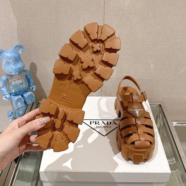 プラダ モノリスラバーサンダル 偽物ロゴ厚底ストラップミュール 1X853M