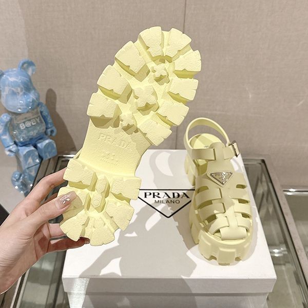 プラダ モノリスラバーサンダル コピーロゴ厚底ストラップミュール 1X853M3L