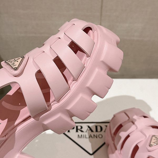 プラダ モノリスラバーサンダル レプリカ ロゴ厚底ストラップミュール 1X853