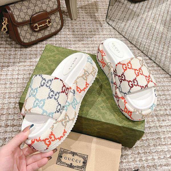 【グッチ】スライドサンダル 偽物 足元でオシャレを楽しむ♪ guz34183