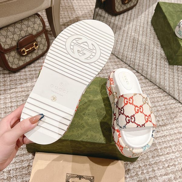 【グッチ】スライドサンダル 偽物 足元でオシャレを楽しむ♪ guz34183