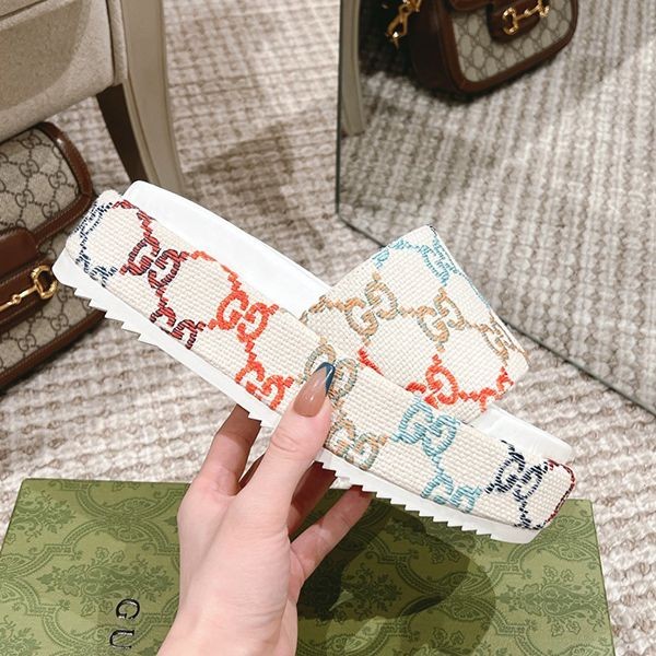 【グッチ】スライドサンダル 偽物 足元でオシャレを楽しむ♪ guz34183