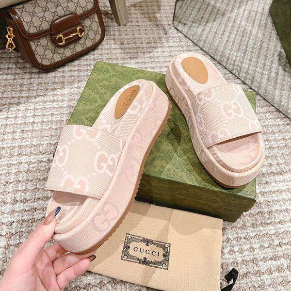 【グッチ】スライドサンダル コピー 足元でオシャレを楽しむ♪ gua69928
